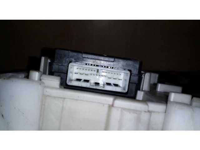 Блок предохранителей 8264102060, MB2323008531   Toyota Corolla E120 E130    