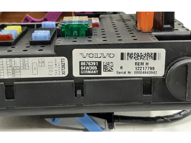   Pojistková skříňka 8676391, 12217799   Volvo V70 2004