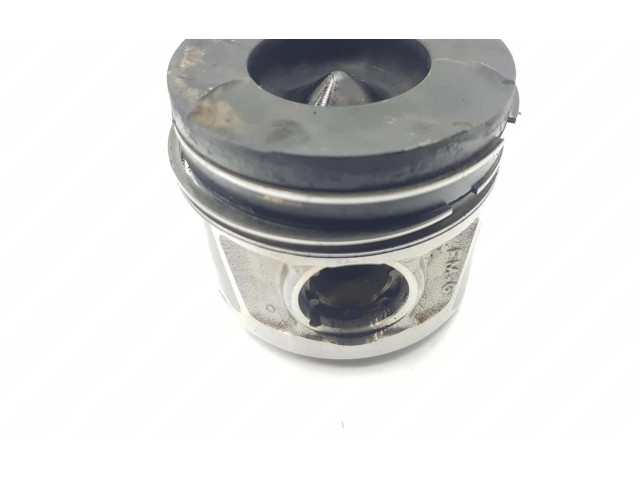Píst 1211162MA0001, 12111-62MA0-001   Suzuki SX4 S-Cross  pro naftový motor 1.6  