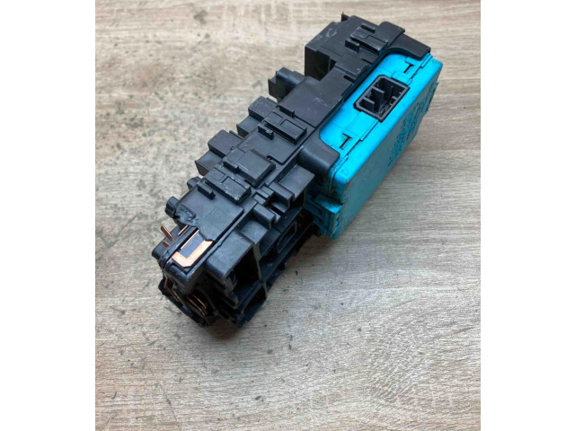 Блок предохранителей 2323006072, MR228760   Mitsubishi Colt    