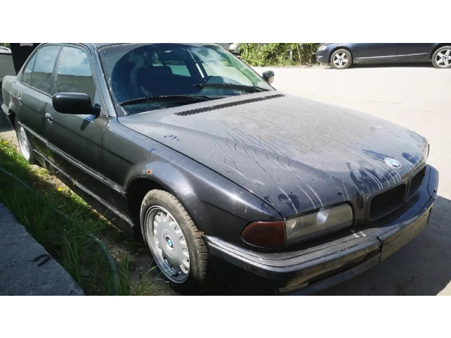 Замок капота    BMW 7 E38