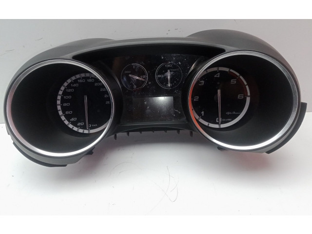 Přístrojová deska  Alfa Romeo Giulietta 2016 1.CONECTOR  