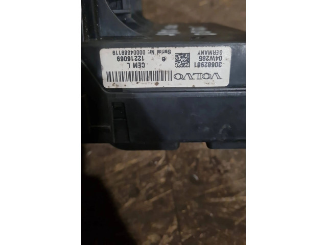Řídící jednotka 30682981   Volvo S80 2004
