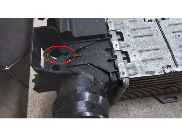 Интеркулер  8576509   BMW 5 G30 G31 0.0