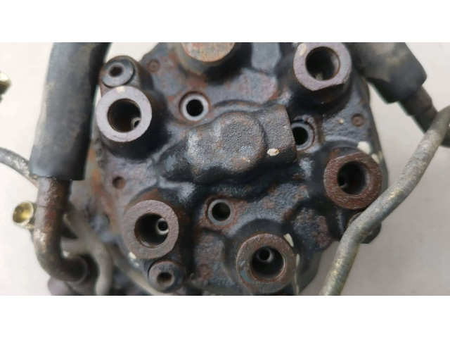 Vstřikovací lišta 0438100153   Audi 100 200 5000 C3  pro benzínový motor 2.2  