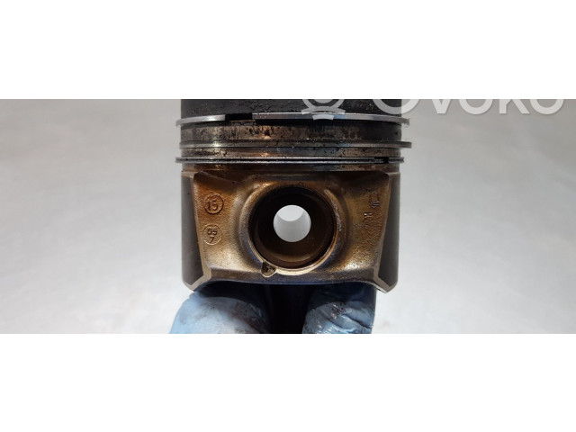 Píst 04L107065AM001, 03L105401A   Skoda Octavia Mk3 (5E)    DDY 