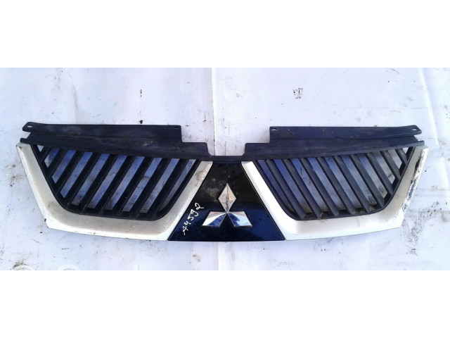 Передняя решётка Mitsubishi Outlander 2007-2012 года 7450A03722      