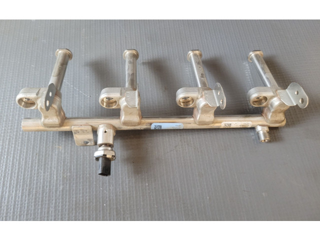 Vstřikovací lišta 31478396, 32140074   Volvo XC60     