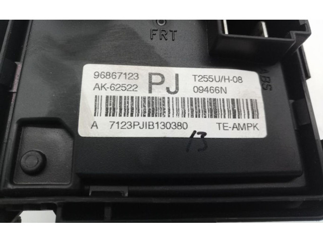   Pojistková skříňka 96867123   Chevrolet Astra 2010