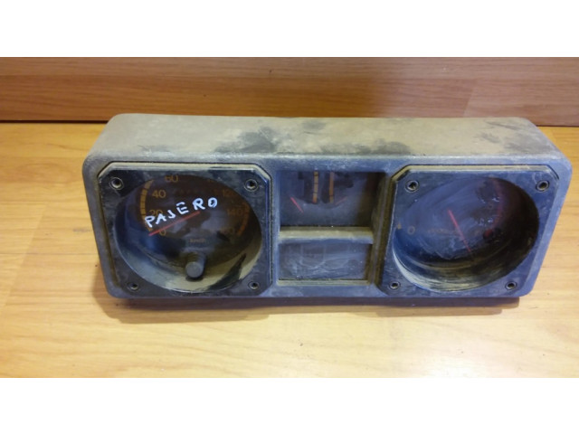 Панель приборов MB716922, 69326370   Mitsubishi Pajero       