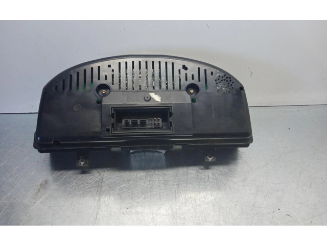 Панель приборов V0018000   Volkswagen PASSAT       