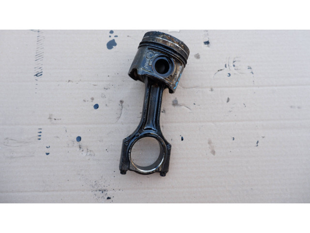 Píst    BMW 2 F46  pro naftový motor 2.0  