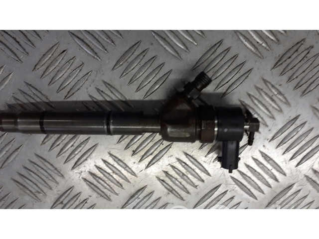 Vstřikovač 338002A400   Hyundai i30  pro naftový motor 1.6  