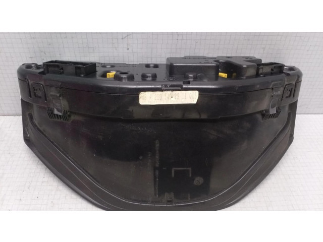 Přístrojová deska  Mercedes-Benz E W210 2001 A2105402911, 110080063008  