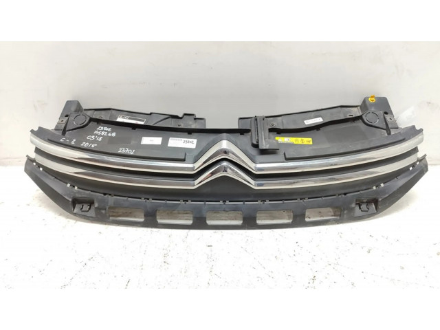 Передняя решётка Citroen C3 2010-2016 года 9812063477      