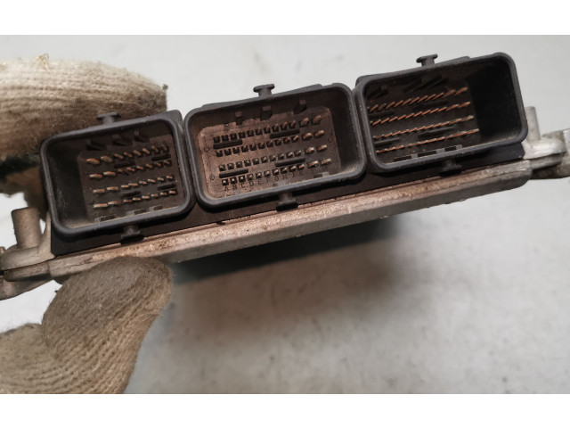 Řídící jednotka 0281011102, 8200222133   Renault Scenic I 2000