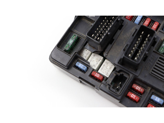Поршень Блок предохранителей 8HZ 9650618380, T118470004M  Peugeot 1007  