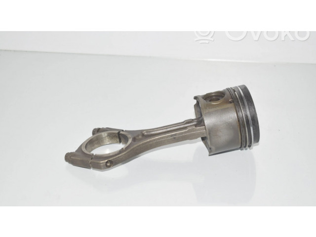 Píst    BMW 7 E38  pro naftový motor 3.9 E38 740d M67 D39 (398D1) 3,9 L 1 