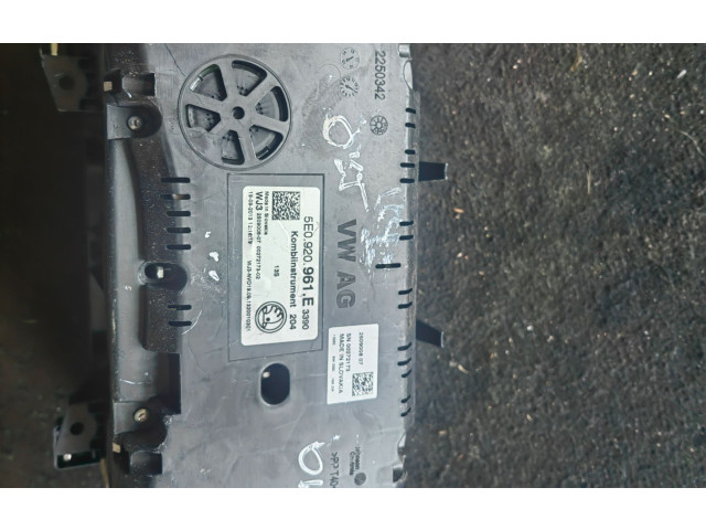 Přístrojová deska  Skoda Octavia Mk3 (5E) 2015 5E0920961E  