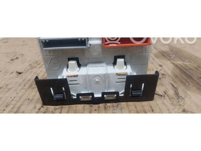 Дисплей    P8200028364A, 216562178A   Renault Megane I