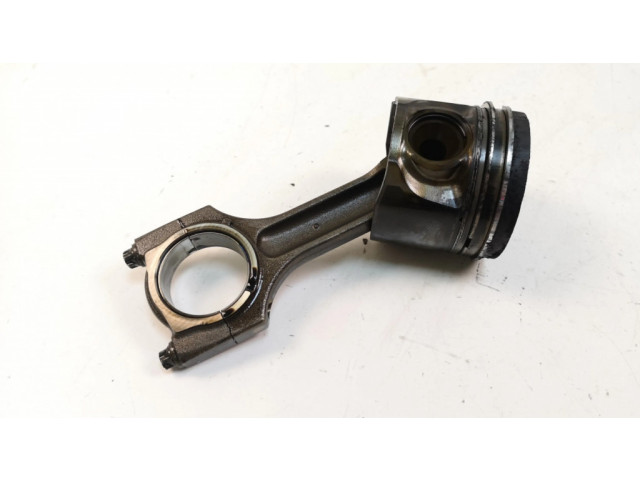 Píst    BMW 7 E65 E66  pro naftový motor 3.0 306D3 