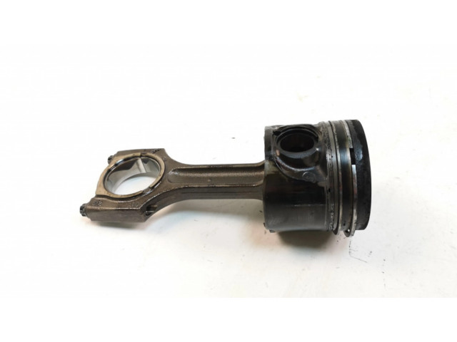 Píst    BMW 7 E65 E66  pro naftový motor 3.0 306D3 