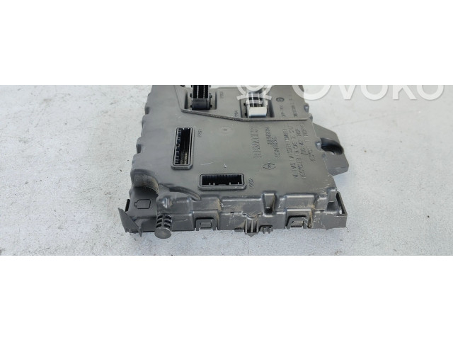   Pojistková skříňka 8200870483   Nissan Primera 2001