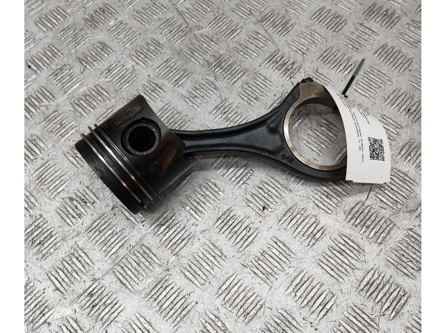  Поршень OM 642.950 A6420301818, A6420305220  Mercedes-Benz R W251  