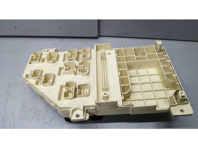 Блок предохранителей 04759969AA, 16238AC   Chrysler 300M    