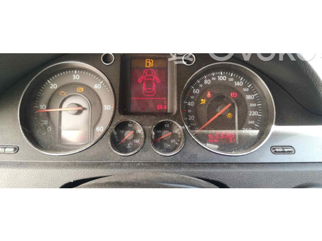 Панель приборов V0018000   Volkswagen PASSAT       