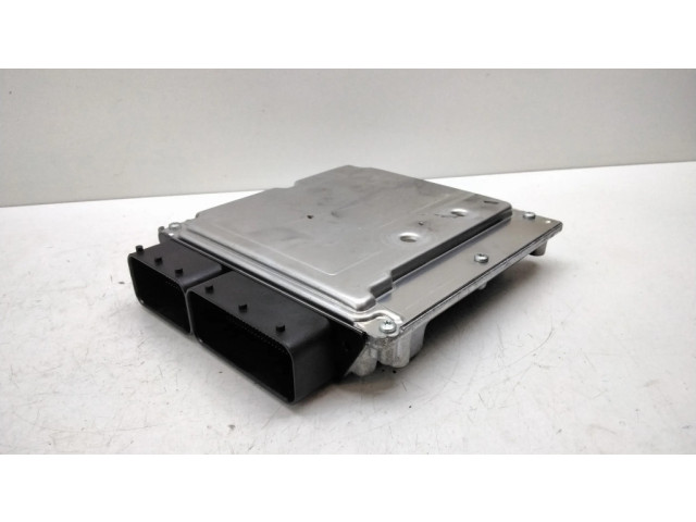Блок управления двигателя 7801217, 0281013052   BMW X3 E83