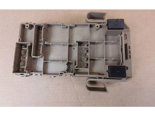   Pojistková skříňka 82201AJ000   Subaru Outback 2011