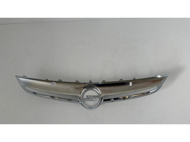 Передняя решётка Opel Corsa D 2006-2014 года 13286001      