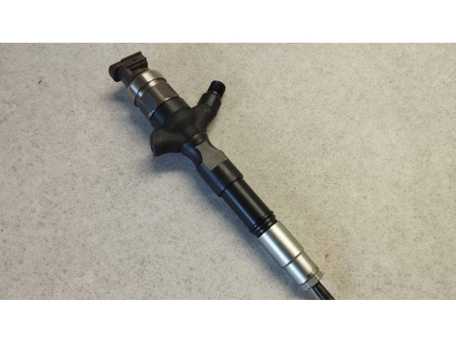 Форсунка 23670-30150    Toyota Hilux (AN10, AN20, AN30) для дизельного двигателя  2.5