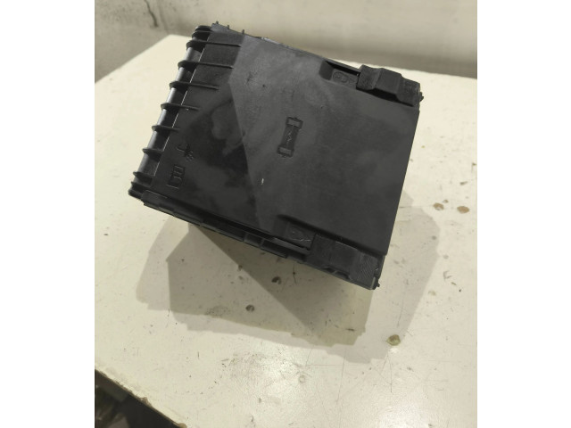   Pojistková skříňka 01394932, 013949631   Audi A3 S3 8P 2004