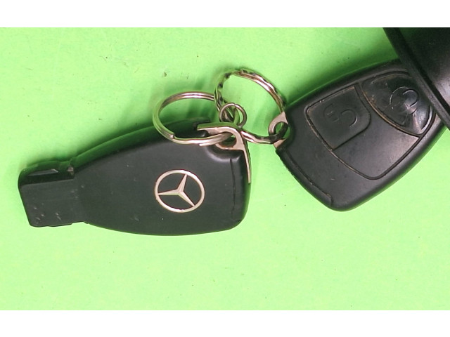 Řídící jednotka 2095452308, 33002422   Mercedes-Benz C W203 2005