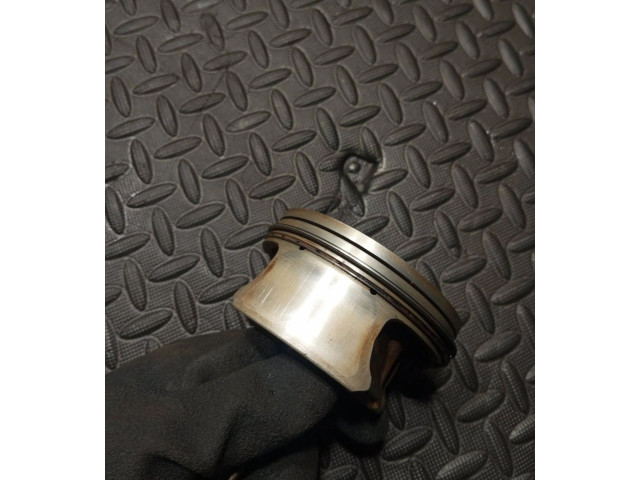 Píst 7838623   BMW M5    S85 B50AA 