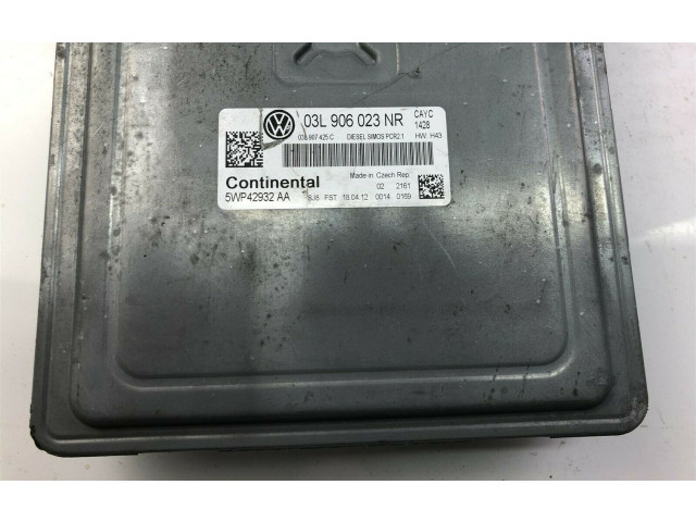 Блок управления 03L906023NR, P208   Volkswagen Touran II