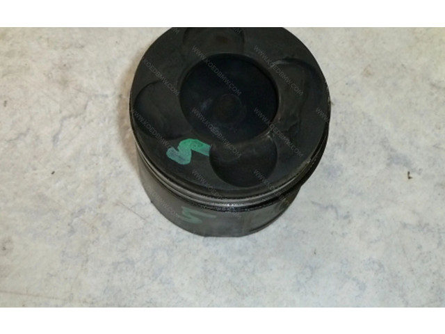 Píst 11252249993   BMW 7 E38    M67 