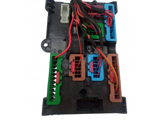 Блок предохранителей  6837092   BMW 5 G30 G31    