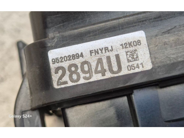 Блок предохранителей 95202894   Opel Antara    