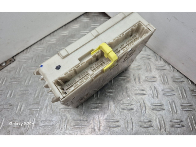 Блок предохранителей 8273030B61, 703290009   Lexus GS 300 350 430 450H    