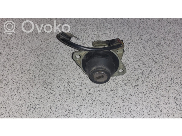Zámek zadních dveří 8363669   BMW 5 E39 2000