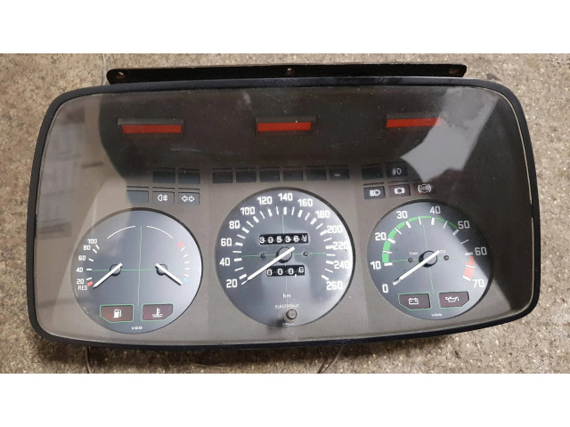 Přístrojová deska  BMW 7 E23 1983 1360857  