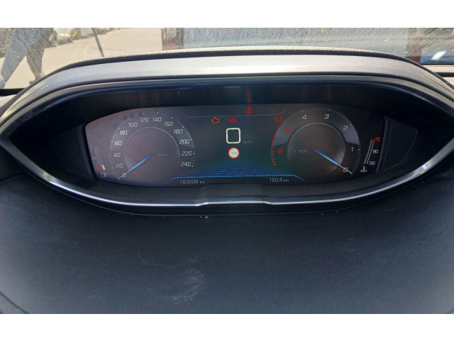 Панель приборов    Peugeot 5008 II       