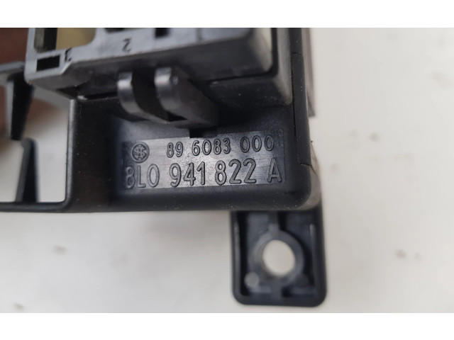   Pojistková skříňka 8L0941822A   Audi A6 S6 C5 4B 2003