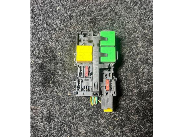 Блок предохранителей 9806192580   Citroen Jumpy    