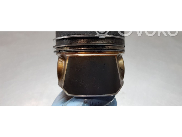 Píst 04L107065AM001, 03L105401A   Skoda Octavia Mk3 (5E)    DDY 