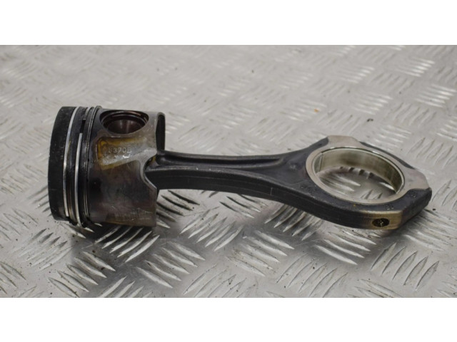 Píst A6420304120   Mercedes-Benz ML W166  pro naftový motor 3.0 OM 642.826 