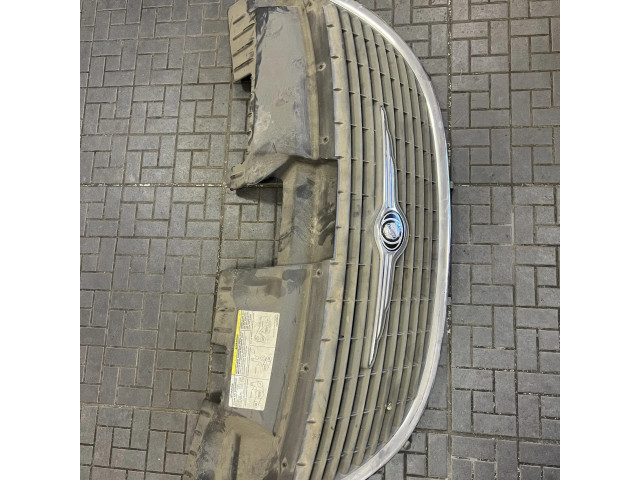 Верхняя решётка Chrysler Grand Voyager IV 2001-2007 года 4857522AA, 04857410ACC      